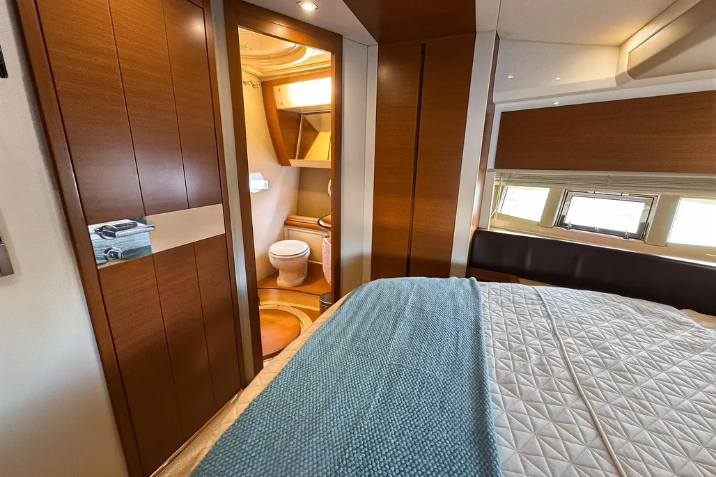 Yacht Photo 33